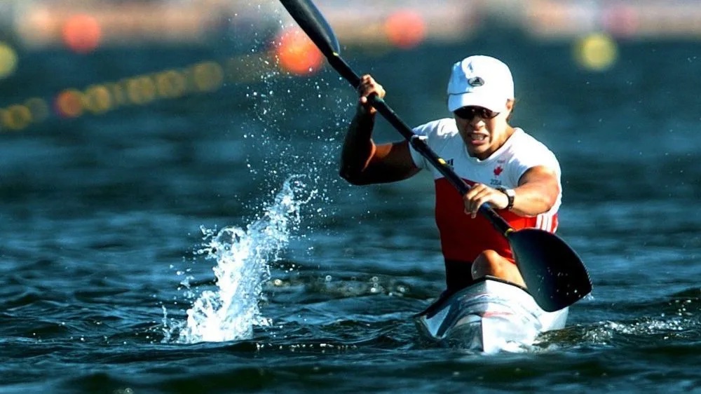 Caroline Brunet pendant une course de kayak.