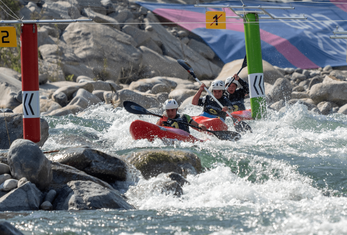 Keenan Simpson pendant une épreuve de slalom cross.