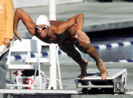 Alex Baumann au départ d'une épreuve de natation des Jeux olympiques de Los Angeles en 1984.
