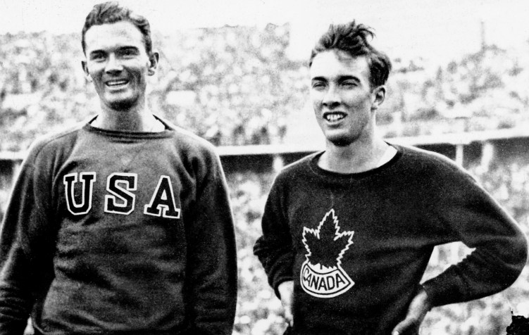 John Loaring du Canada (droite) participe aux Jeux olympiques de Berlin de 1936, où il décrocha l'argent au 400 m haies. (Photo PC/AOC)