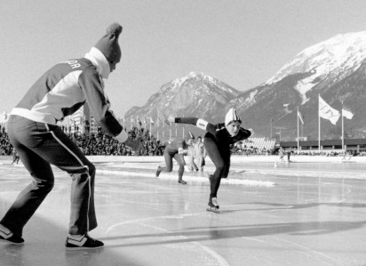 Kathleen Vogt en action sur une patinoire extérieure