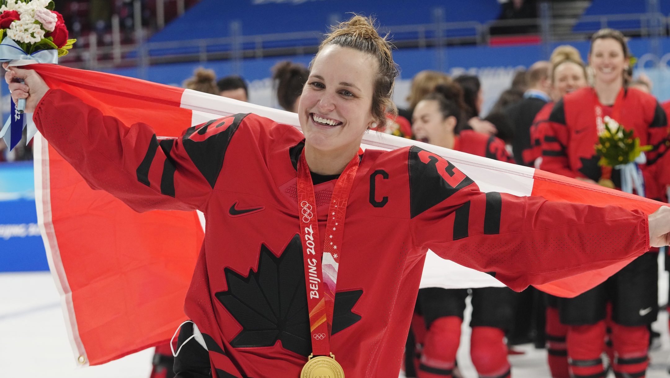 Marie-Philip Poulin sets off the Canadian flag in the air behind her, while she wears her gold medal with a neck won in the final against the United States at Beijing 20222222 everything you need know about