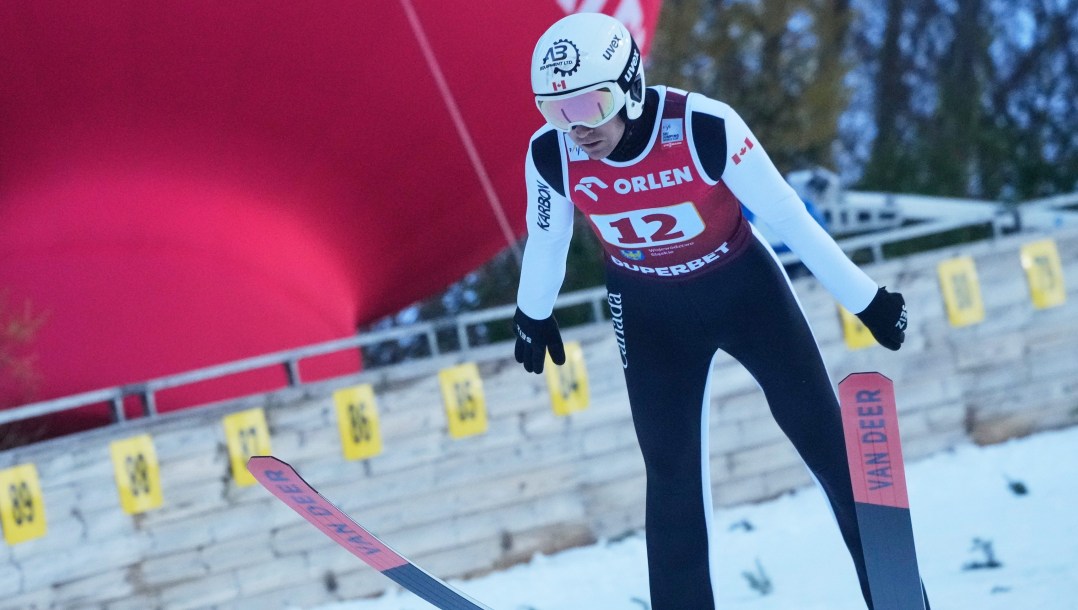 Mackenzie Boyd-Clowes en plein vol.