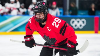 Marie-Philip Poulin en action en hockey sur glace.