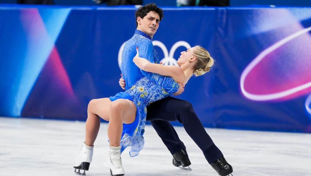 Paul Poirier en action en patinage artistique.