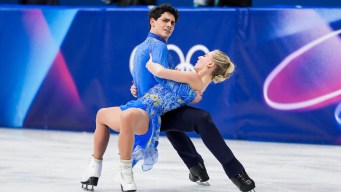 Paul Poirier en action en patinage artistique.