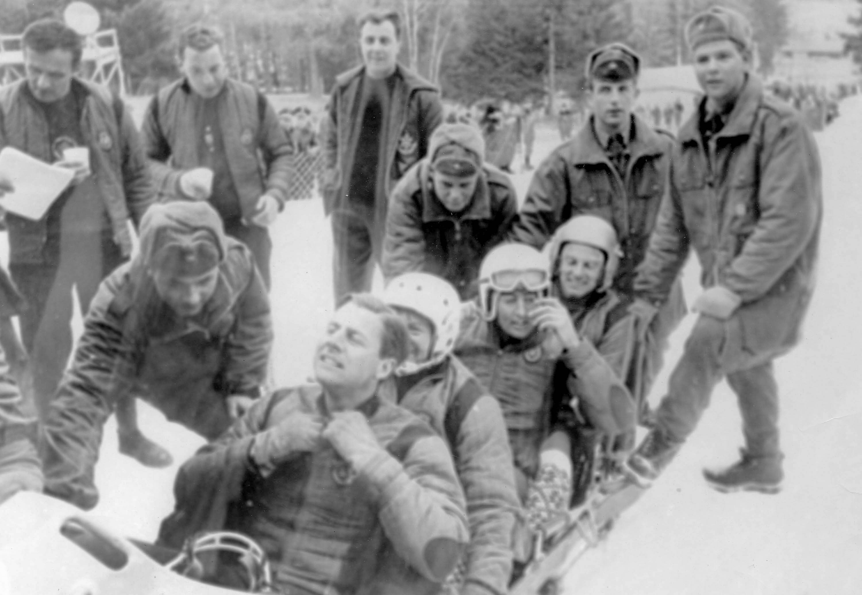 Ensemble De Bobsleigh Masculin Par équipe | Vecteur Premium