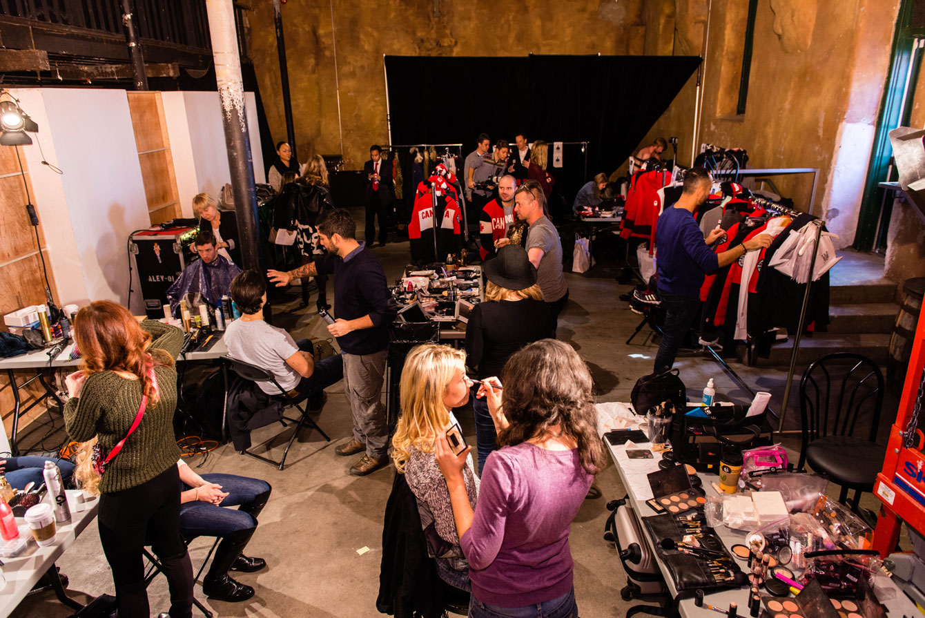 Dans les coulisses. Photo: Winston Chow