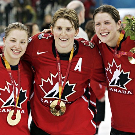 COLLEEN SOSTRONICS; HAYLEY WICKENHEISER; GILLIAN APPS Turin 2006