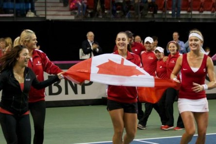 Le Canada bat la Slovaquie à Québec pour accéder au groupe Mondiaux 2015 de la Fed Cup.