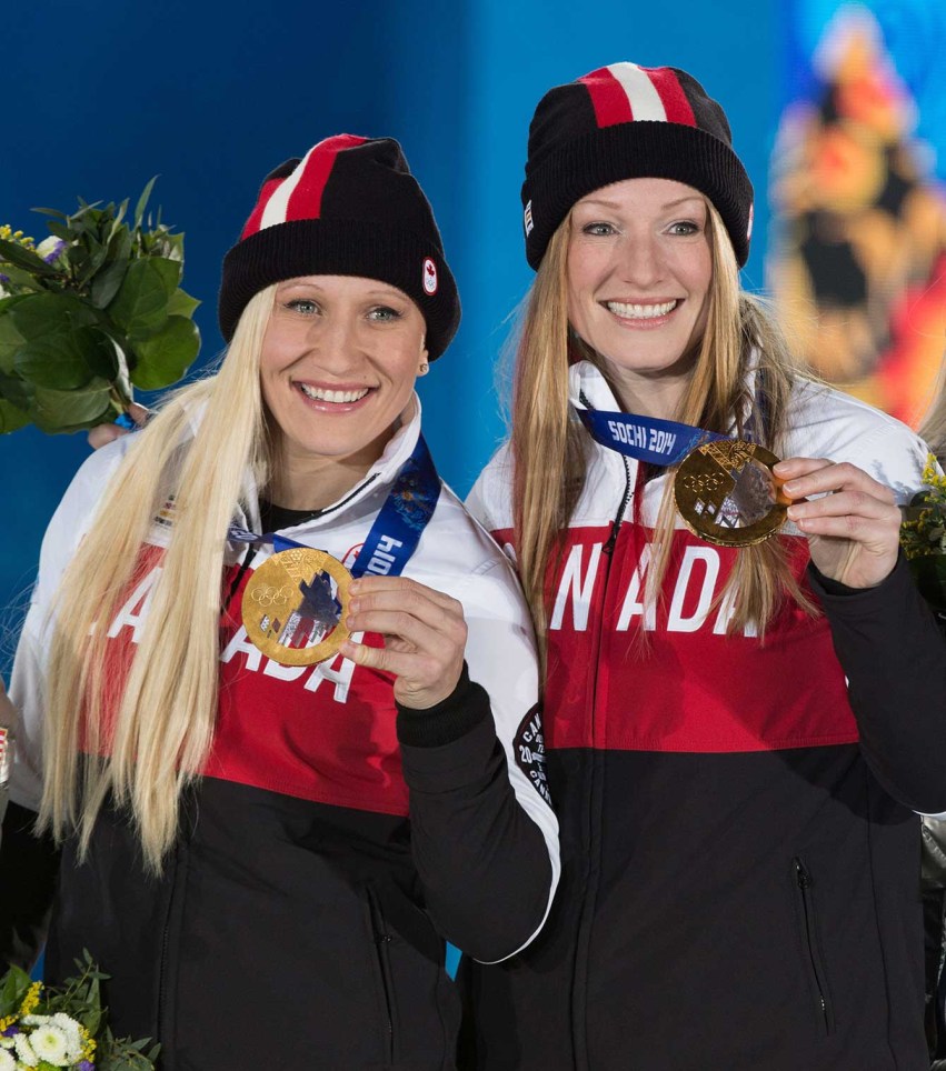 Kaillie Humphries et Heather Moyse à la cérémonie de remise de médailles de bobsleigh à Sotchi.