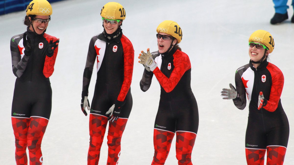 L'équipe canadienne de relais féminin courte piste: (G-D) Marie-Ève Drolet, Jessica Hewitt, Marianne St-Gelais, Valérie Maltais