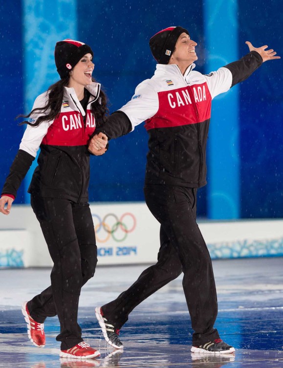 Tessa Virtue et Scott Moir dans l'uniforme du Canada.