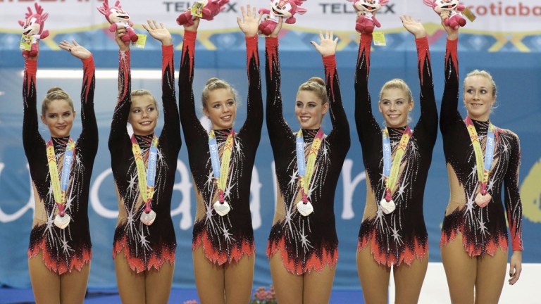 L'équipe canadienne de gymnastique rythmique a gagné l'argent à Guadalajara 2011.
