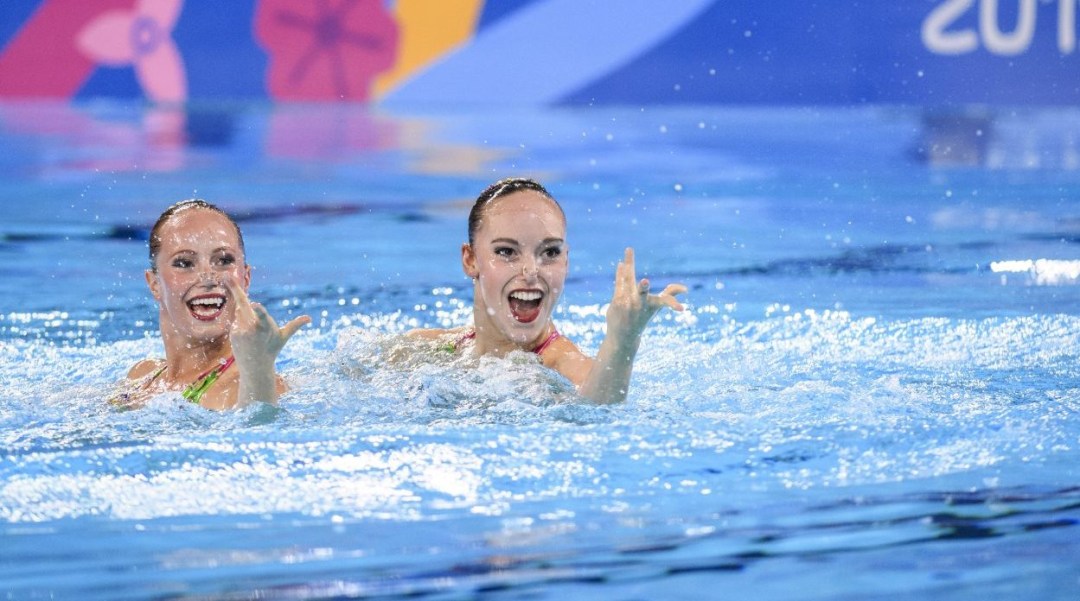 Jacqueline Simoneau et Claudia Holzner en action en duo dans la piscine
