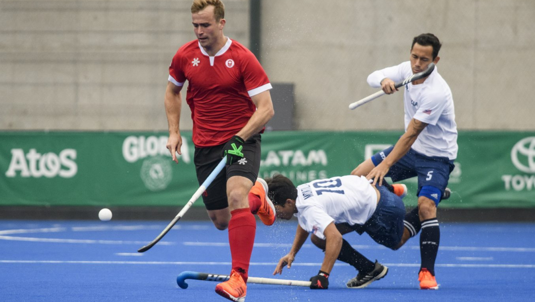 Des joueurs de hockey sur gazon en action