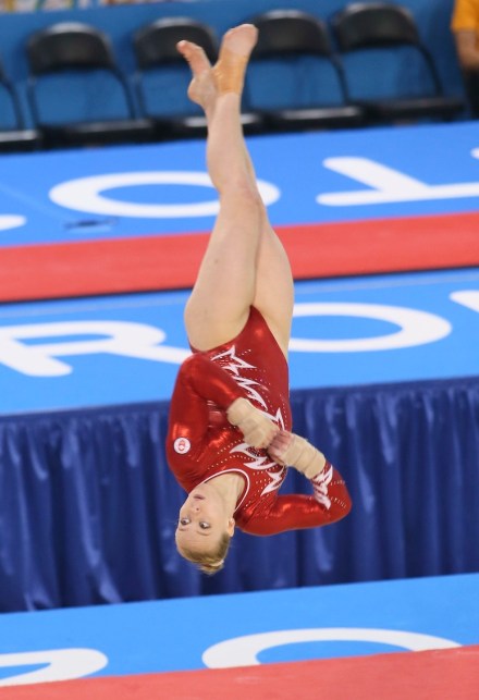 Ellie Black - gymnastique artistique (exercice au sol). Photo par Mike Ridewood