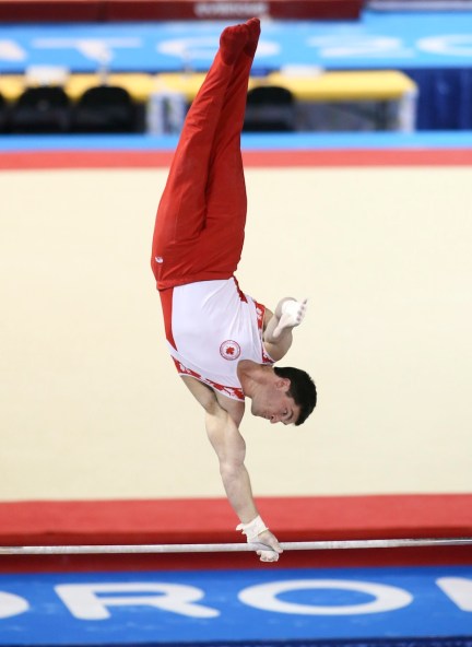 Kevin Lytwyn - gymnastique artistique (barre fixe). Photo par Mike Ridewood