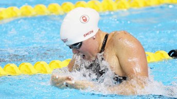 smith-gold Kierra Smith nage le 200 m brasse aux Jeux panaméricains de Toronto.