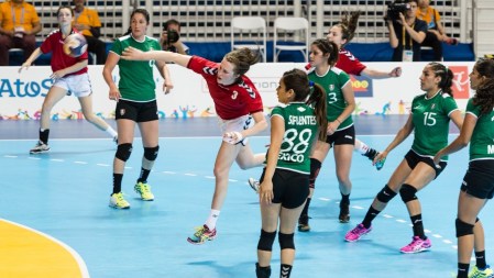 Handball (femmes). Photo par Winston Chow