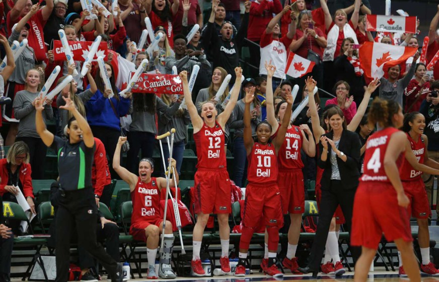 Le Canada célèbre sa victoire. (Photo: FIBA)
