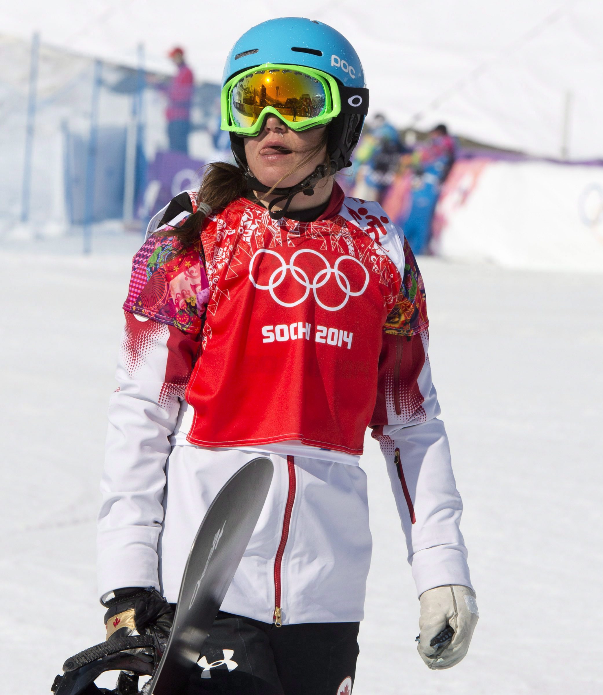 Maelle Ricker lors de la compétition de surf des neiges cross au parc extrême de Rosa Khutor aux Jeux olympiques de Sotchi le 16 février 2014 à Krasnaya Polyana, Russie. THE CANADIAN PRESS/Jonathan Hayward