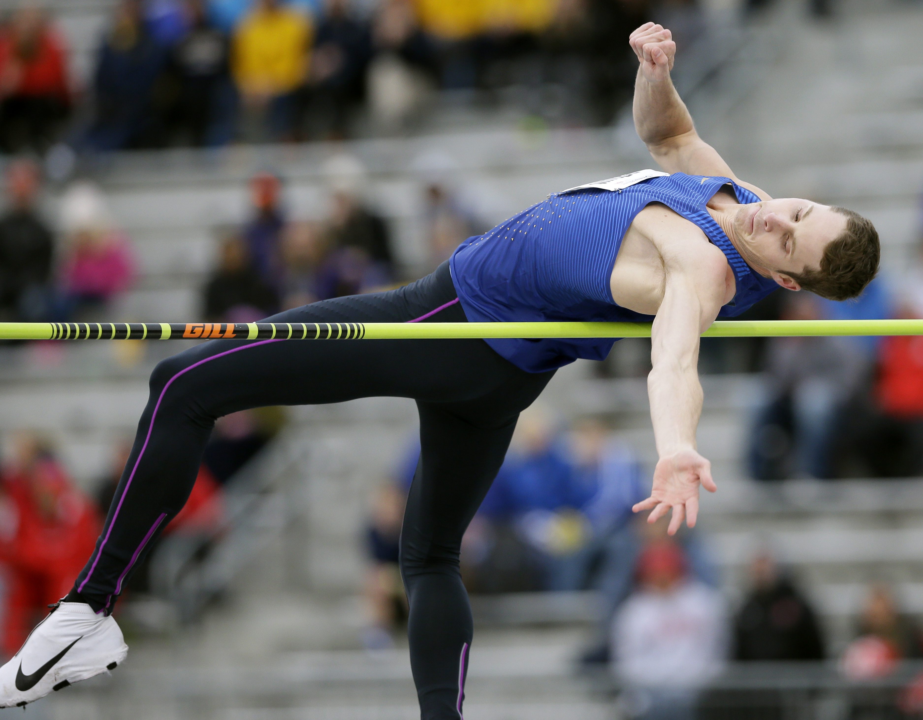 Derek Drouin aux Drake Relays, à Des Moines (Iowa), le 29 avril 2016 (AP Photo/Charlie Neibergall).