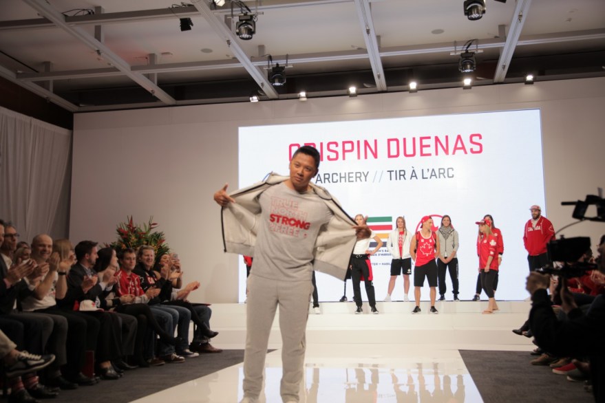 Crispin Duenas lors de la présentation de la collection officielle d'Équipe Canada pour Rio 2016.