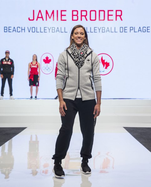 Jamie Broder lors du dévoilement de la collection officielle d'Équipe Canada, le 12 avril 2016.