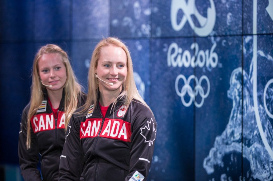 Jacqueline Simoneau et Karine Thomas lors du dévoilement de l'équipe de nage synchronisée qui représentera le pays à Rio 2016.