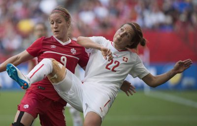 Josée Bélanger (gauche), Vanessa Bernauer (droite), Canada c. Suisse, le 21 juin 2015 à Vancouver.