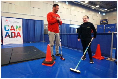 Canadian Olympian23 Le médaillé d'or olympique Jamie Korab a dévoilé ses trucs aux jeunes présents au SportFest de St.-John's, le 4 juin 2016.