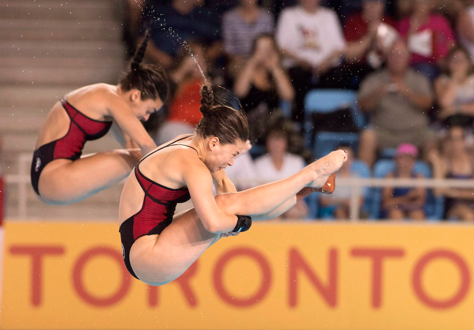 Meaghan Benfeito et Roseline Filion lors de la finale à la tour de 10 m des Jeux panaméricains de Toronto 2015, le 13 juillet 2015.