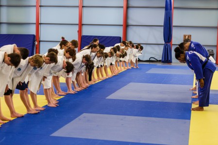 Les jeunes ont même eu droit à une leçon de judo dans les locaux du centre national d'entraînement lors de la Journée olympique de Montréal, au stade olympique, le 10 juin 2016.