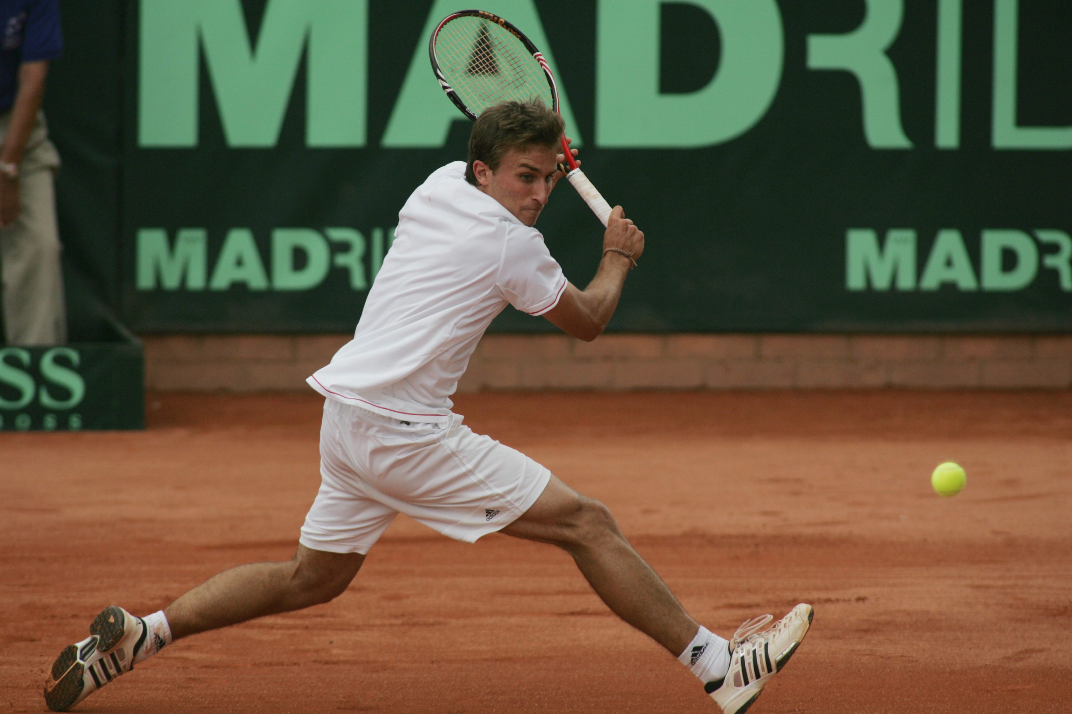 Steven Diez lors d’un match de la Coupe Davis contre le Colombien Santiago Giraldo à Bogota, 2010. (AP/William Fernando Martinez)