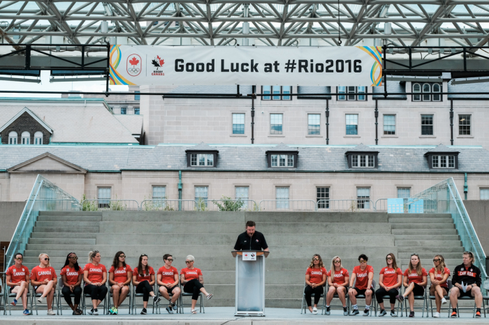 Célébration de l’équipe canadienne féminine de rugby à 7 à Toronto en vue des Jeux de Rio 2016.