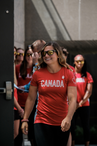 Ashley Steacy lors de la célébration de l’équipe canadienne féminine de rugby à 7 à Toronto en vue des Jeux de Rio 2016.