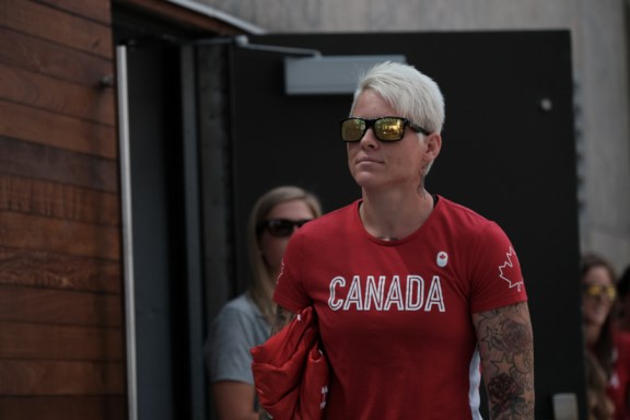 Jen Kish lors de la célébration de l’équipe canadienne féminine de rugby à 7 à Toronto en vue des Jeux de Rio 2016.