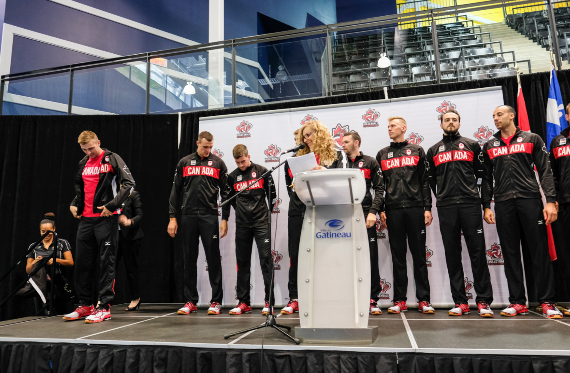 Rudy Verhoeff reçoit sa veste d'équipe le 22 juillet 2016, à Gatineau. (Thomas Skrlj/COC)