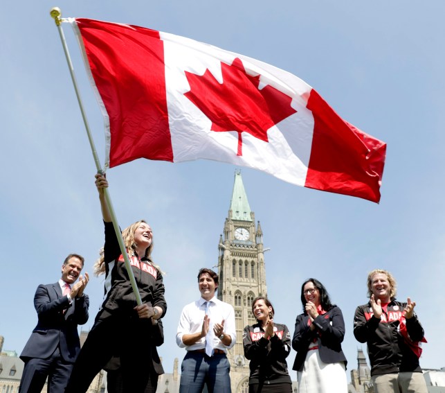 Rosie MacLennan lors du dévoilement du porte-drapeau à la Colline du parlement, le 21 juillet 2016 à Ottawa.