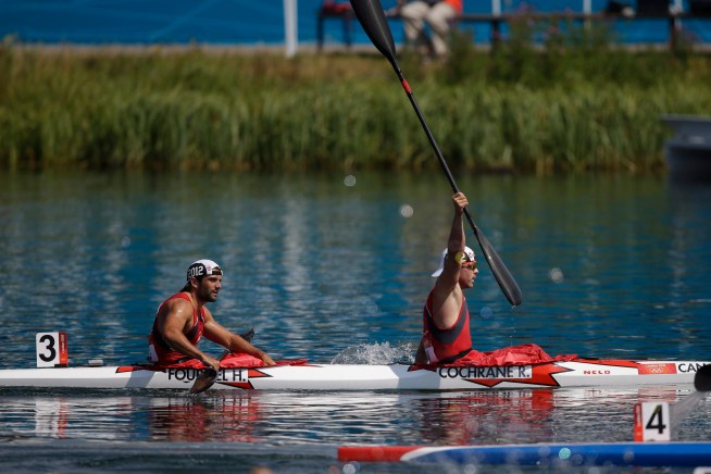 Ryan Cochrane et Hugues Fournel célèbrent leur victoire lors de la demi-finale du K-2 200 m aux Jeux de Londres en 2012. (AP Photo/Chris Carlson)