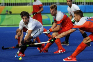 Canada's Iain Smythe, left, tries to break past the Netherlands defense during a men's field hockey match at the 2016 Summer Olympics in Rio de Janeiro, Brazil, Tuesday, Aug. 9, 2016. (AP Photo/Dario Lopez-Mills)