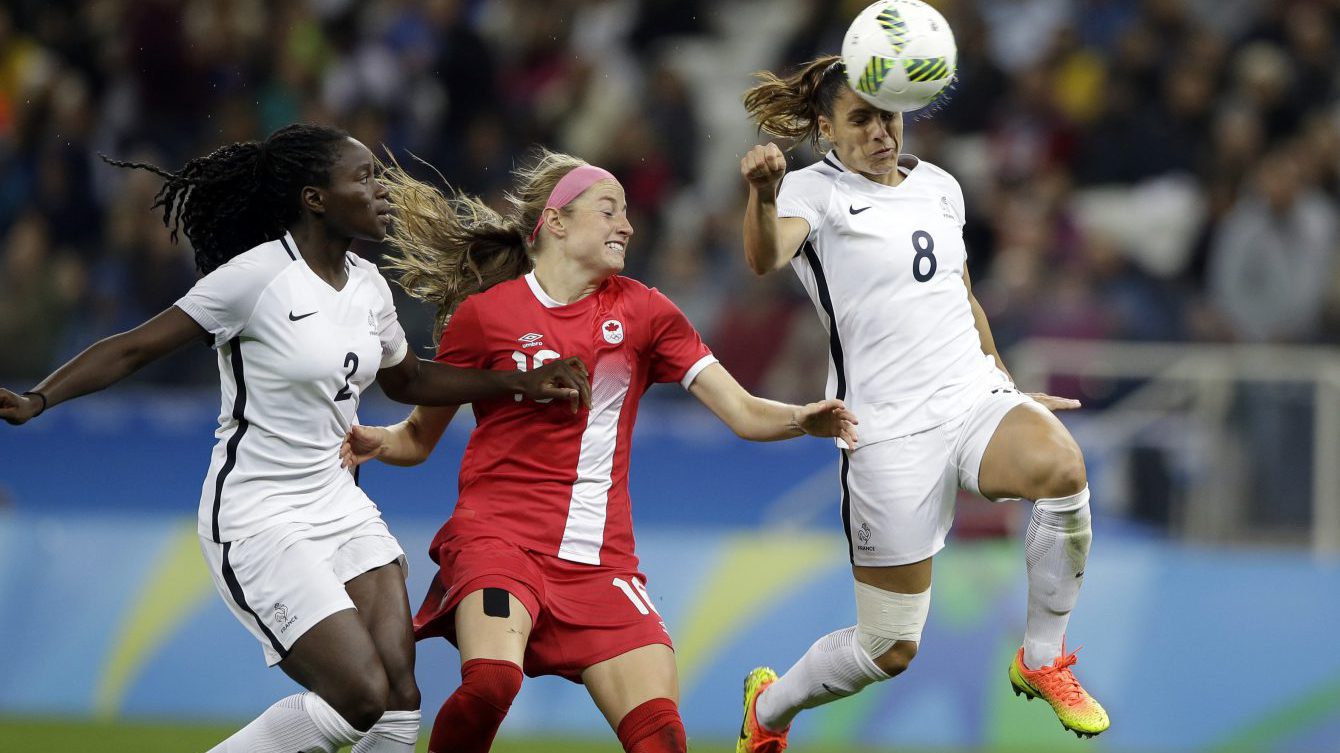 Janine Beckie lors du Canada contre la France en quarts de finale du tournoi féminin aux Jeux olympiques de Rio, le 12 août 2016.(AP Photo/Nelson Antoine)
