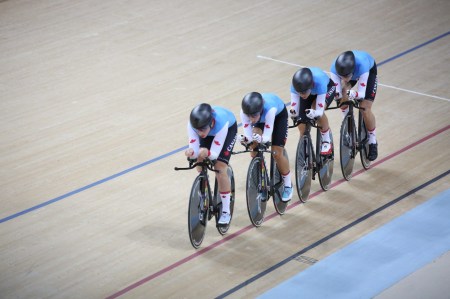 Allison Beveridge, Jasmin Glaesser, Kirsti Lay et Georgia Simmerling pendant leur victoire sur la Nouvelle-Zélande pour la médaille de bronze aux Jeux olympiques de Rio, le 13 août 2016. (COC // Mark Blinch)
