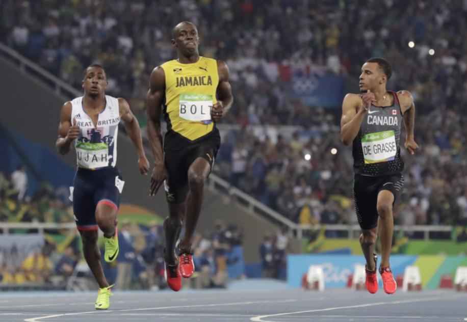 Chijindu Ujah (gauche), Usain Bolt (au centre) et Andre De Grasse (à droite) lors de la demi-finale du 100 m, le 14 août 2016