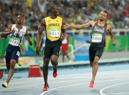 Capture d’écran 2016-08-16 à 08.43.45 Usain Bolt et Andre De Grasse lors de la demi-finale du 100 m aux Jeux olympiques, le 14 août 2016