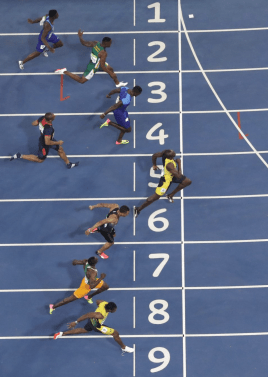 Usain Bolt, dans le couloir six, et De Grasse dans le sept, lors de la victoire au 100 m aux Jeux olympiques de Rio, le 14 août 2016.