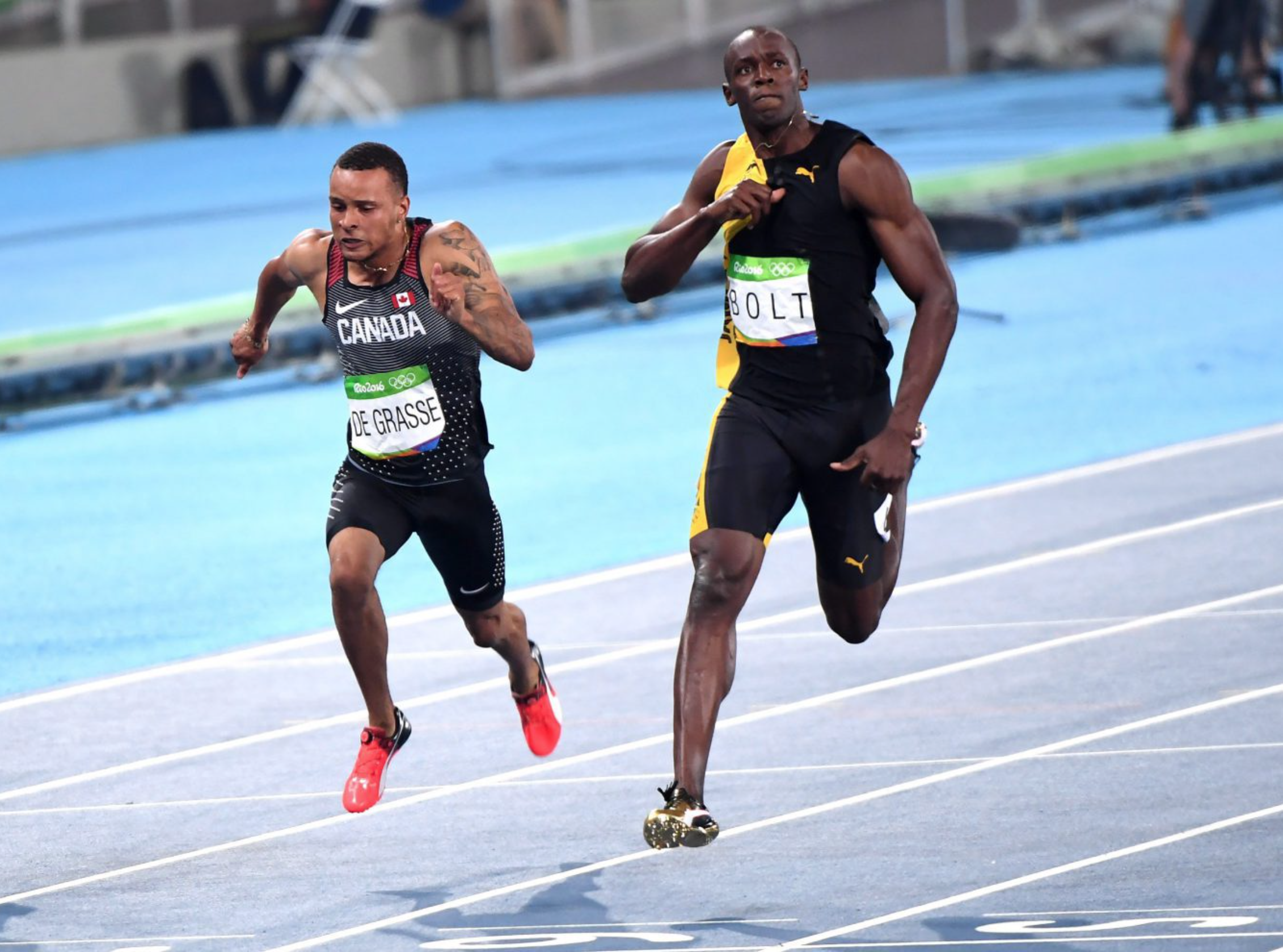 Usain Bolt, dans le couloir six, et De Grasse dans le sept, lors de la victoire au 100 m aux Jeux olympiques de Rio, le 14 août 2016.
