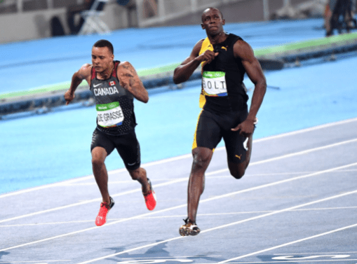 Capture d’écran 2016-08-16 à 10.47.26 Usain Bolt, dans le couloir six, et De Grasse dans le sept, lors de la victoire au 100 m aux Jeux olympiques de Rio, le 14 août 2016.