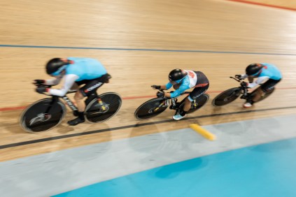 Les femmes de la poursuite par équipes à l'entraînement au vélodrome de Milton, le 29 juillet 2016.